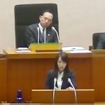 一般質問に登壇する水野ゆうき