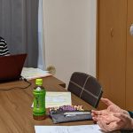 里親子支援の民間団体代表と打ち合わせをする水野ゆうき