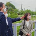 熊谷知事と我孫子の視察をおこなう水野ゆうき