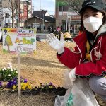 我孫子駅北口ロータリーの花壇整備を行う水野ゆうき