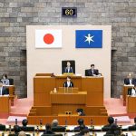 千葉県議会代表質問にて登壇する水野ゆうき