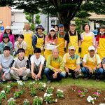 我孫子駅北口ロータリーの花壇の整備をAKBと学生ボランティアの皆さんとおこなう水野ゆうき